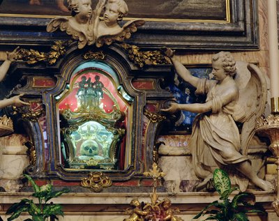 Relikwie van de schedel van St. Aloysius Gonzaga gelegen in het hoogaltaar door Italian School