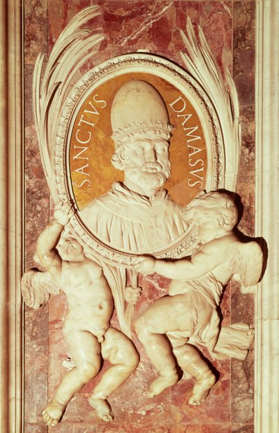 Reliëf van Damasus I (ca.304-84) op een schipspilaar (marmer) door Italian School