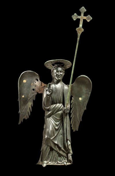 St. Gabriël Aartsengel met een processiekruis, bronzen standbeeld uit de XII eeuw, Kruis van 1369 door Italian School