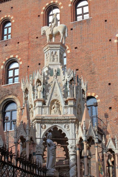 De graven van Scaliger (Scaligeri). Graf van Cansignorio. Gotisch monument door Italian School