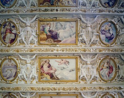 De hal op de eerste verdieping, (detail) door Italian School
