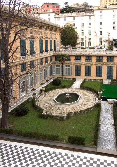 Uitzicht op de binnenplaats van het Palazzo Bianco (of Paleis van Luca Grimaldi) gebouwd in 1530 en 1540 in Genua, Italië door Italian School