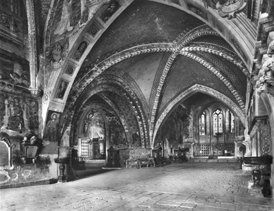 Uitzicht op het interieur van de Benedenkerk door Italian School