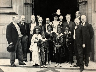 Afrikaanse Pygmeeën in het Lagerhuis, Londen, 29 juni 1905 door J. Benjamin Stone