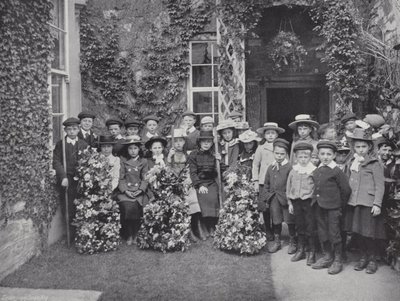 Garland Dag in Abbotsbury, Kinderen met Guirlandes door J. Benjamin Stone
