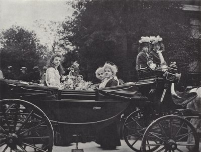 Knutsford May Day Festival, de Koningin en Begeleiders door J. Benjamin Stone