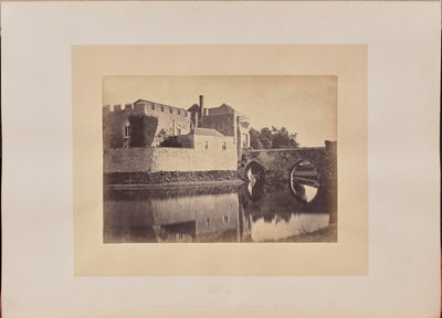 Brug bij de ingang van het hoofdeiland, poortgebouw en wachtkamer van de soldaten door J. Cruttenden