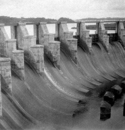 De overlaat, Gatun Lock, Panamakanaal, Panama, begin 20e eeuw door J. Dearden Holmes