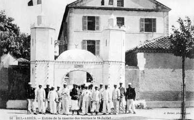 Kazerne van de rekruten, Franse Vreemdelingenlegioen, Sidi Bel Abbes, Algerije, 14 juli 1906 door J. Geiser