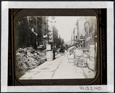 Tammany straatreiniging voor Warings dag, voor 9 Varick Place, c.1890 door Jacob August Riis
