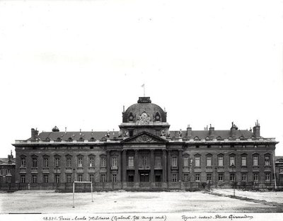 Gevel en koepel van de Ecole Militaire, gebouwd 1751-73 door Jacques Ange Gabriel