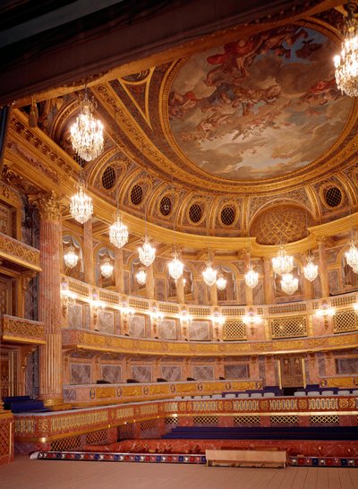 Uitzicht op het interieur van de Koninklijke Opera van Versailles door Jacques Ange Gabriel