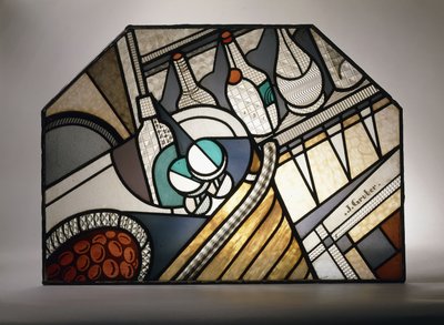 Een Art Deco glas-in-lood paneel met een cocktailbar door Jacques Gruber