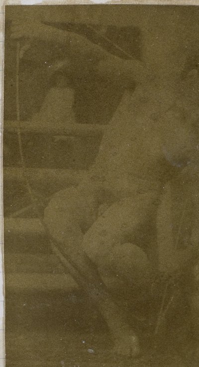 Studie van een mannelijk naaktmodel, zittend op een trapje, van voren gezien met touw en boog op schoot door Jacques Lalaing (attributed to)