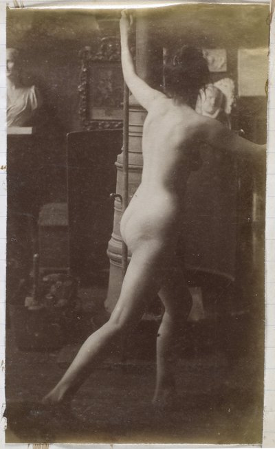 Studie van een vrouwelijk naaktmodel, op de rug gezien, in het atelier van Jacques de Lalaing door Jacques Lalaing (attributed to)