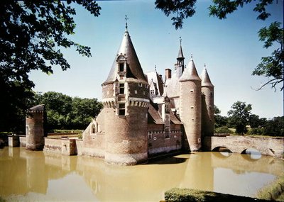 Uitzicht op het Chateau du Moulin, gebouwd in 1480-1502 door Jacques de Persigny