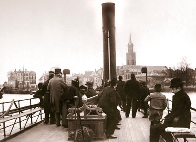 Veerbootpassagiers, Laandam, 1898 door James Batkin
