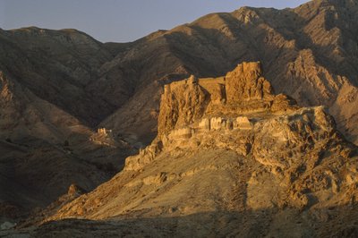 Een verwoeste vesting die ooit door de Assassijnen, een extremistische sekte, werd gebruikt. Dichtbij Semnan, Noord-Iran. door James L Stanfield