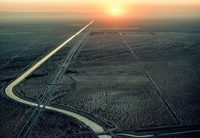 Luchtfoto van het All-American Kanaal bij zonsondergang door James L Stanfield