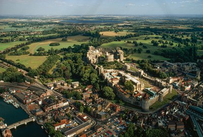 Generaties van monarchen hebben bijgedragen aan Windsor Castle. Windsor Castle, Windsor, Ber... door James L Stanfield