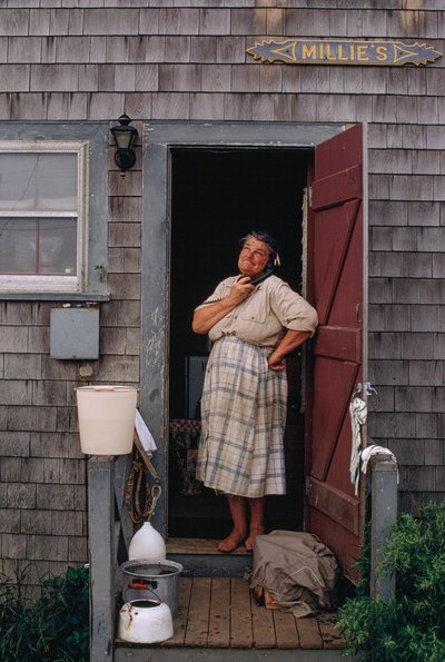 Deze eilandbewoner, Mildred Jewett, is een ere-kustwacht voor haar werk in de Tweede Wereldoorlog door James L Stanfield