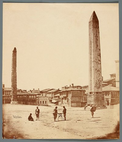 “Obelisken in het hippodroom” [Istanbul. Hippodroom voor de Blauwe Moskee met twee obelisken - op de voorgrond de Obelisk van Theodosius] door James Robertson