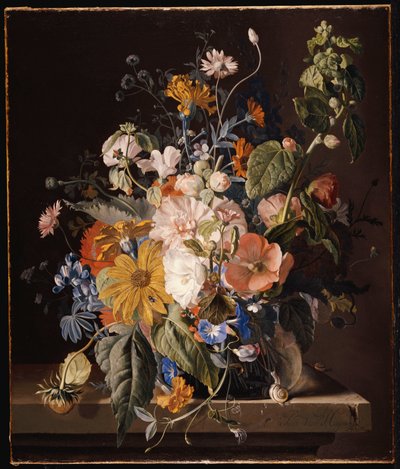 Klaprozen, stokroos, ochtendglorie, viooltje, madeliefjes, lathyrus, goudsbloemen en andere bloemen in een vaas met een slak op een richel door Jan van Huysum
