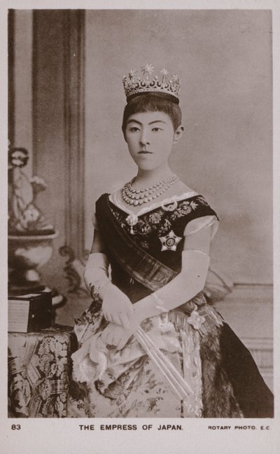 Keizerin Shoken, vrouw van keizer Meiji van Japan door Japanese Photographer