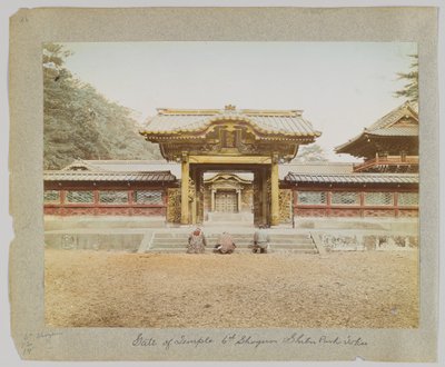 Poort van de tempel van de 6e Shogun, Shiba Park, Tokio, Japan door Japanese Photographer
