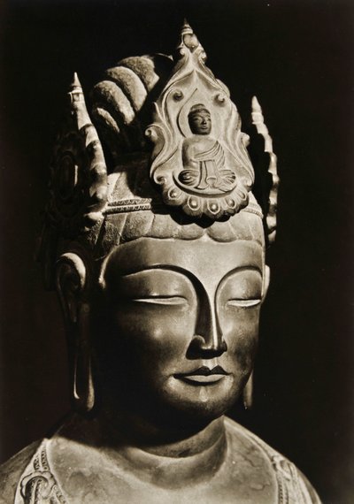 Yumechigai Kannon uit de vroege Nara-periode, Horyuji, Nara, Japan door Japanese Photographer