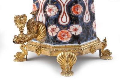 Een zeldzame elegant gemonteerde Imari koffiepot en deksel door Japanese School
