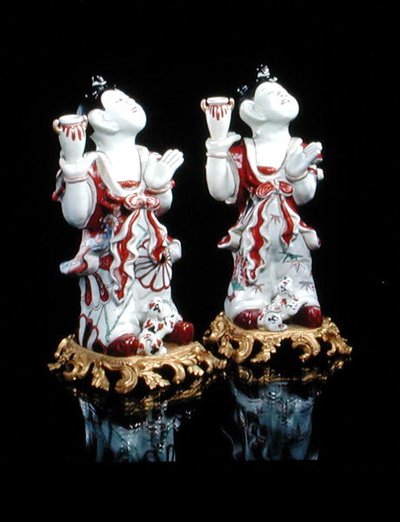 Een paar Imari figuren van Chinese jongens (karako) gemonteerd op Europese vergulde bases, c.1700 door Japanese School