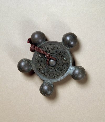 Bronzen spiegel met vijf kleine bollen, Kofun periode (250-538) door Japanese School