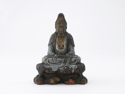 Beeld van zittende Kannon, Kyoto, Kyoto-fu, Edo periode of Meiji tijdperk door Japanese School