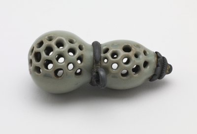 Netsuke in de vorm van een kalebas, Yamashiro provincie, Edo-periode of Meiji-periode door Japanese School