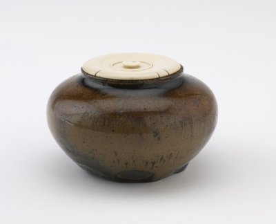 Kleine pot gebruikt als theebus, Gifu prefectuur, Muromachi of Momoyama periode door Japanese School