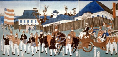 Drieluik toont een parade van buitenlanders, Yokohama, in een open koets getrokken door paarden en geleid door een man die de sterren-en-strepen draagt, en een militaire band, 1861. Utagawa Yoshigawa (actief 1850-1870) door Japanese School