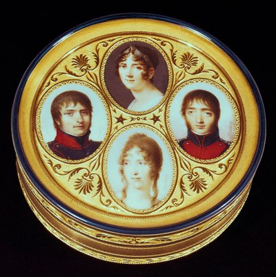 Bonbonniere met portretten van Eugene, Hortense en Josephine Beauharnais en Louis Bonaparte door Jean Baptiste Isabey