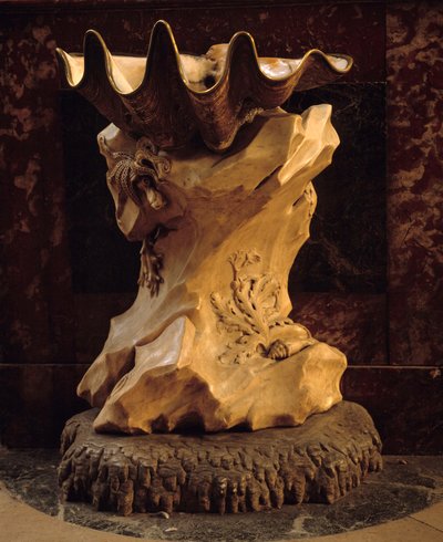 Wijwaterbak in de vorm van een schelp op rots, gemaakt door Jean Baptiste Pigalle (1714-1785) 1745 Parijs, Kerk Saint Sulpice door Jean Baptiste Pigalle