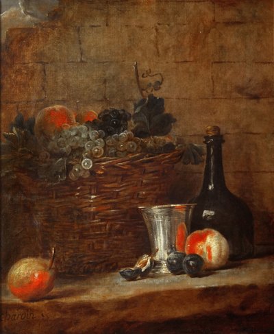 Fruitmand met druiven, een zilveren kelk en een fles, perziken, pruimen en een peer door Jean Baptiste Simeon Chardin