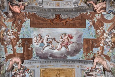 Venus geeft de kroon aan Ariadne; op de wolken biedt Venus, omringd door cupido