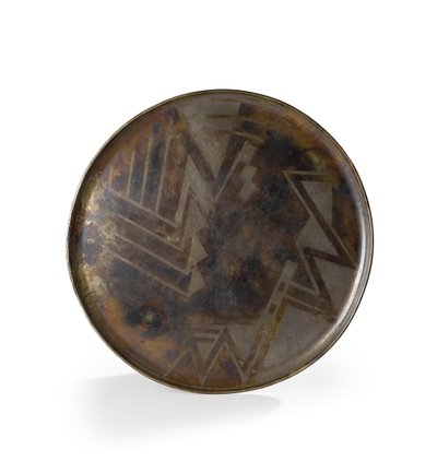 Schotel in bruin en zilver gepatineerde Dinanderie, ca. 1914 door Jean Dunand