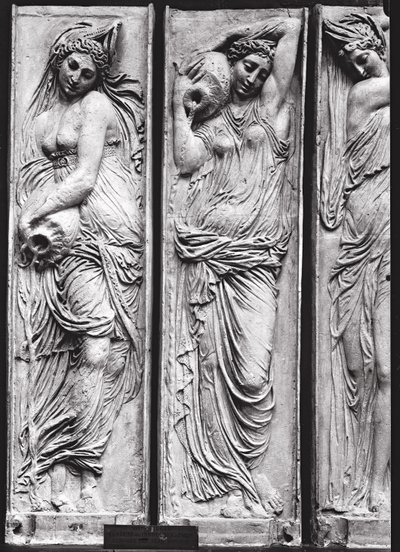 Detail van reliëfs van de Fontein der Onschuldigen die nimfen uitbeelden die de rivieren van Frankrijk personifiëren (detail) door Jean Goujon