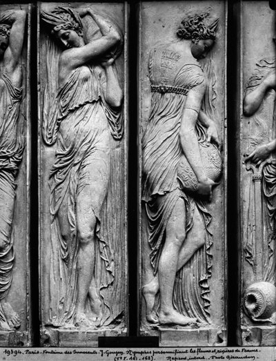 Detail van reliëfs van de Fontein der Onschuldigen die nimfen uitbeelden die de rivieren van Frankrijk personifiëren (detail) door Jean Goujon
