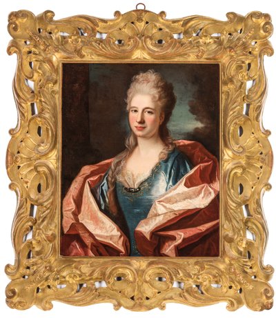 Portret van een dame, buste-lengte, in een blauwe zijden jurk afgezet met kant en geborduurd met gouddraad door Jean Ranc