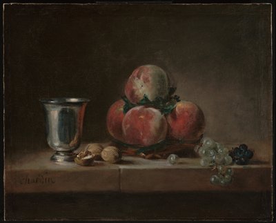 Stilleven met perziken, een zilveren bokaal, druiven en walnoten door Jean Baptiste Simeon Chardin