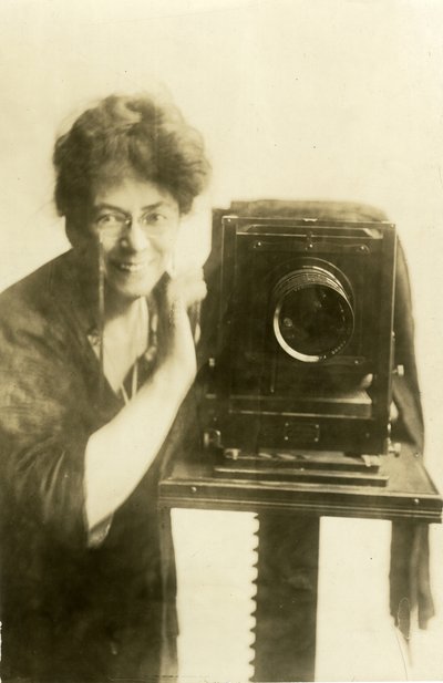 Beals zelfportret, c.1918-20 door Jessie Tarbox Beals