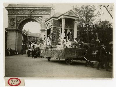 Historische Parade Koloniaal Huis Wagen Nr. 27 door Jessie Tarbox Beals
