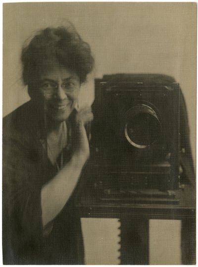 Jessie Tarbox Beals, zelfportret met camera door Jessie Tarbox Beals
