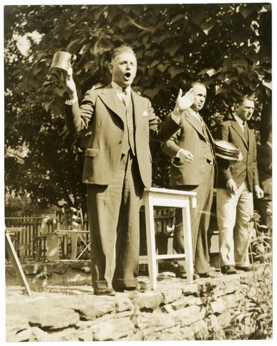 John W. Mitchell in Greenwich Conn of Weston, Conn De beroemde veilingmeester om te gaan met xx de foto door Jessie Tarbox Beals